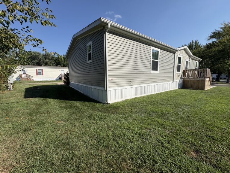Gallery for 17311 E US Hwy 40, 00H3 at Highland Manor Manufactured Home Community: Image 9 of 10
