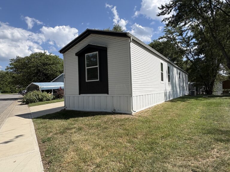 Gallery for 17311 E US Hwy 40, 0G19 at 17311 E US Hwy 40: Image 1 of 10
