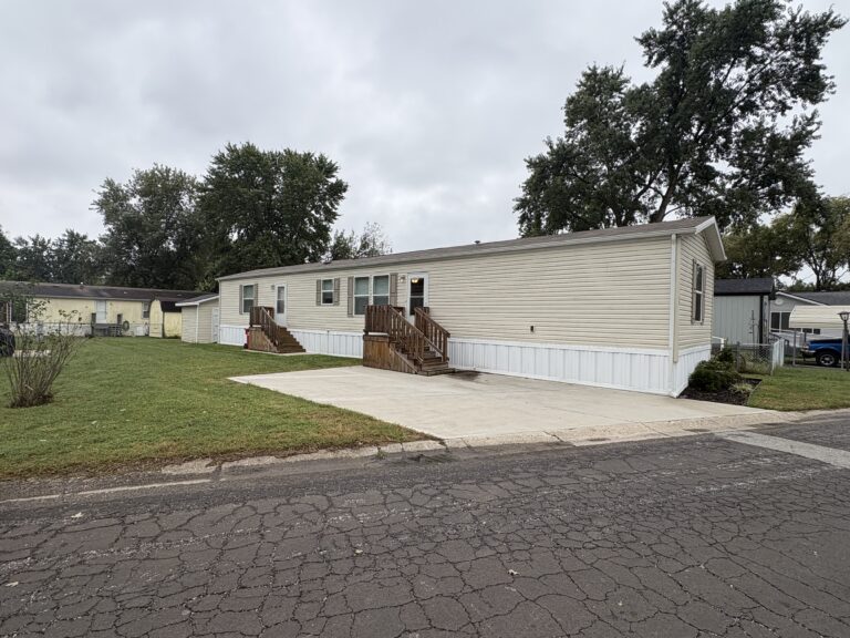 Gallery for 17311 E US Hwy 40, 00I5 at 17311 E US Hwy 40: Image 1 of 10